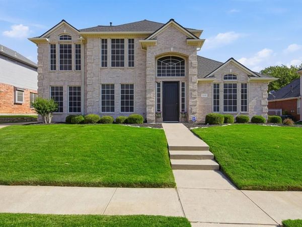 1117 Crestview Drive , Bedford, TX 76021