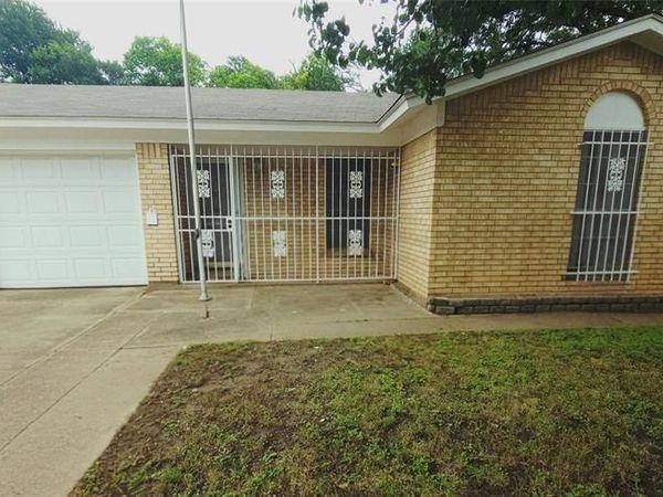 6421 Melinda Drive, Forest Hill, TX 76119