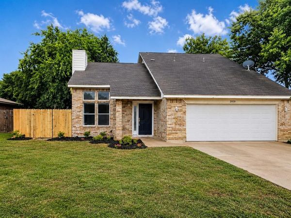 5909 Shady Springs Trail , Fort Worth, TX 76179