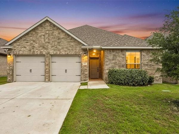 638 Hazeltine Road, Red Oak, TX 75154