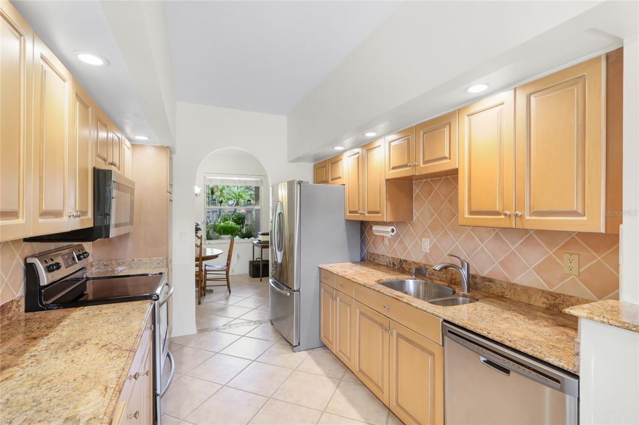 5590 Golf Pointe Drive, Unit 5590, Sarasota, FL 34243 Photo