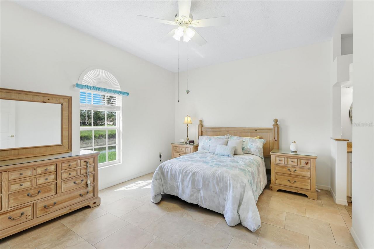 5590 Golf Pointe Drive, Unit 5590, Sarasota, FL 34243 Photo