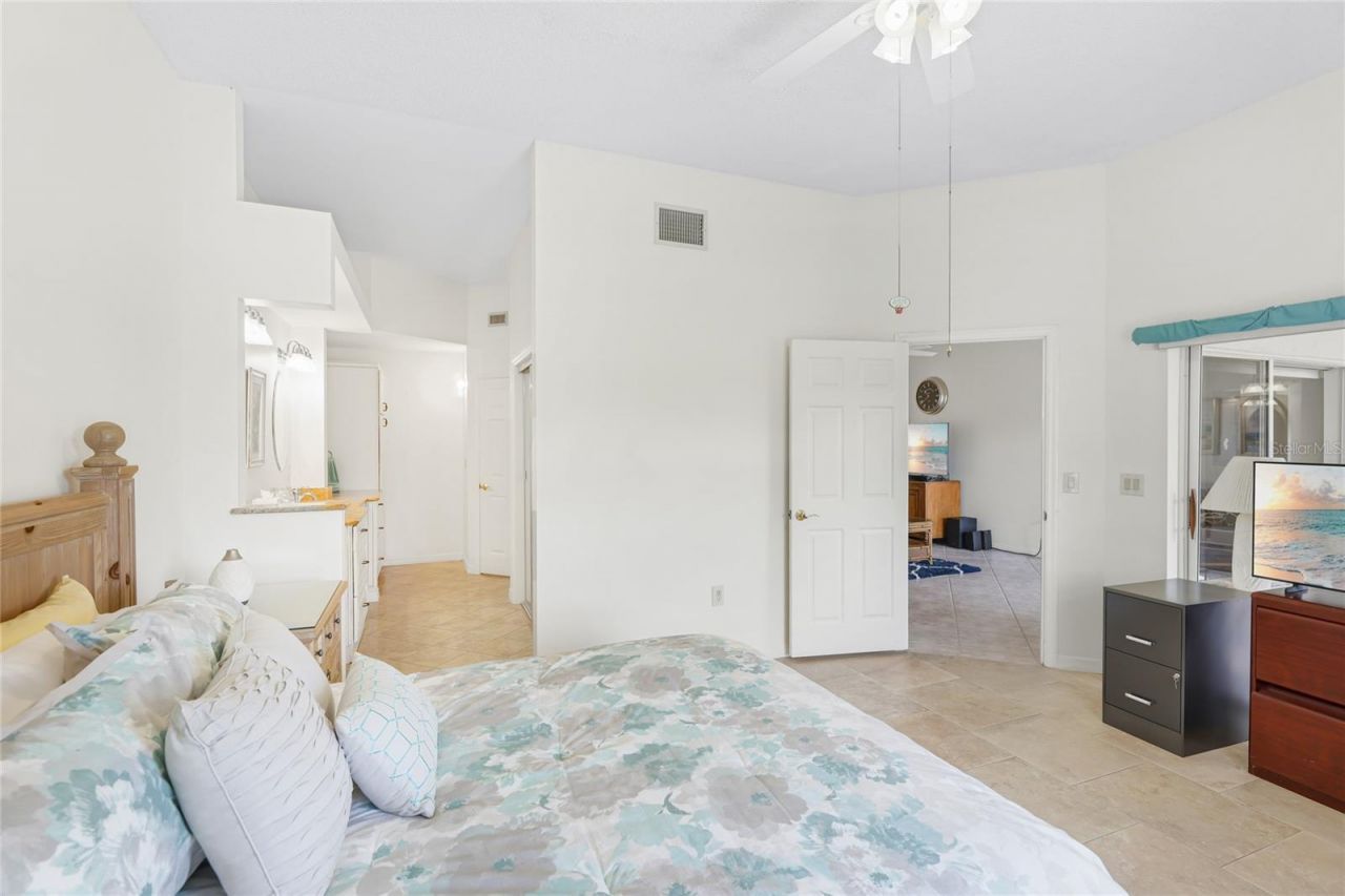 5590 Golf Pointe Drive, Unit 5590, Sarasota, FL 34243 Photo