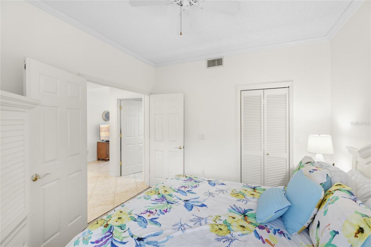 5590 Golf Pointe Drive, Unit 5590, Sarasota, FL 34243 Photo