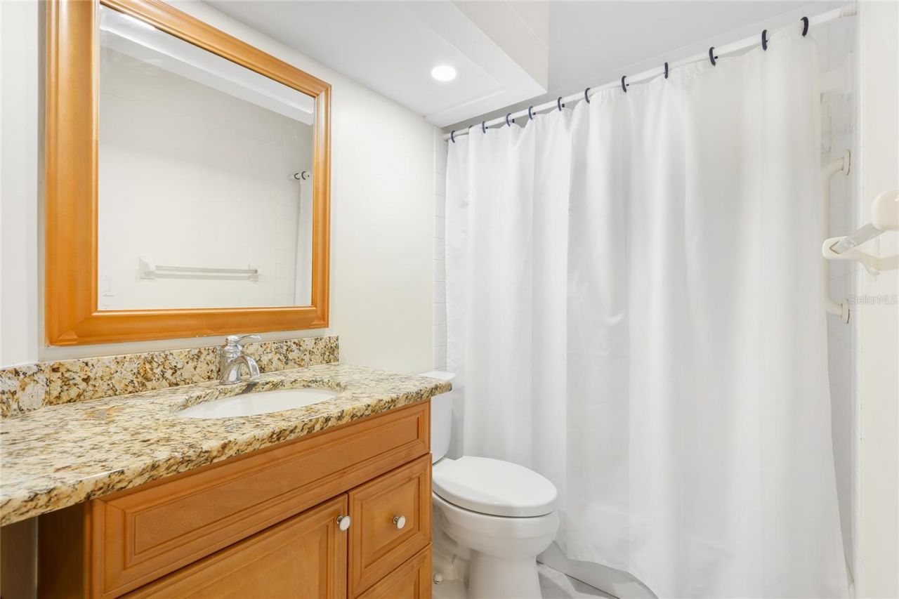 5590 Golf Pointe Drive, Unit 5590, Sarasota, FL 34243 Photo