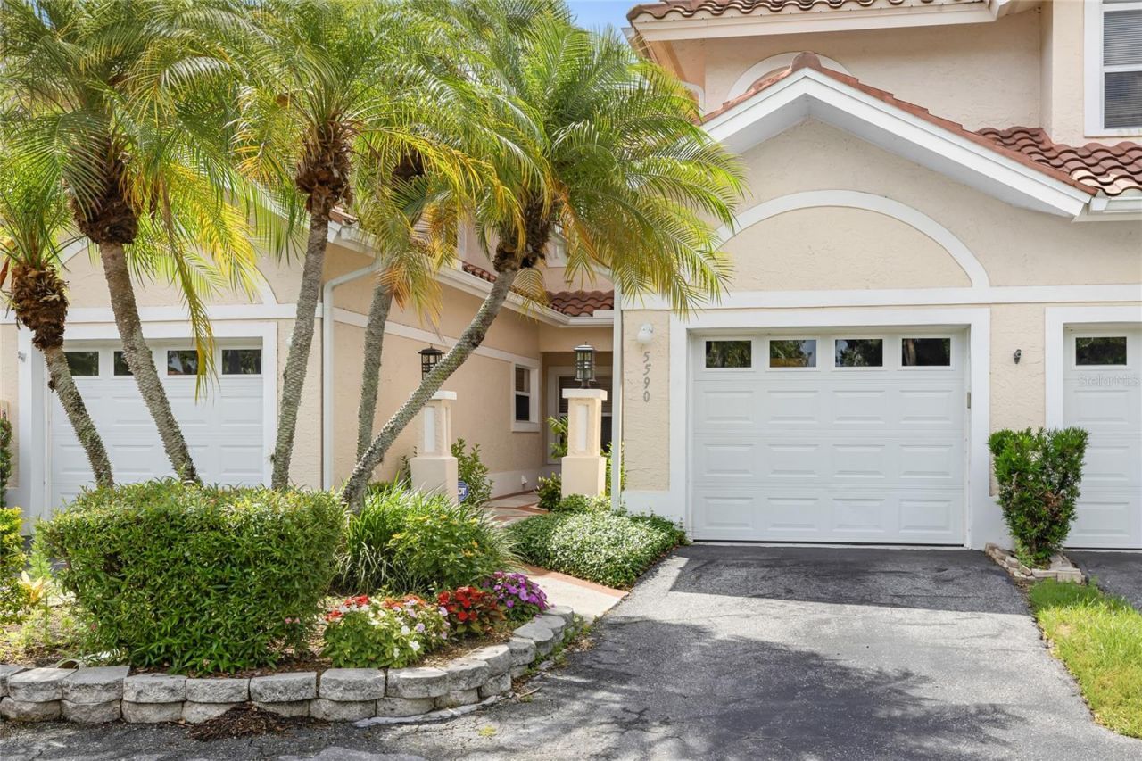 5590 Golf Pointe Drive, Unit 5590, Sarasota, FL 34243 Photo