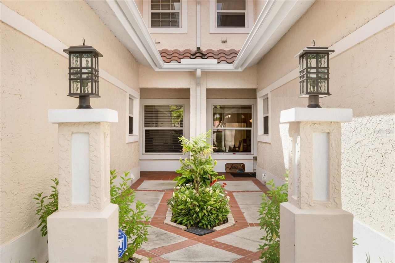 5590 Golf Pointe Drive, Unit 5590, Sarasota, FL 34243 Photo