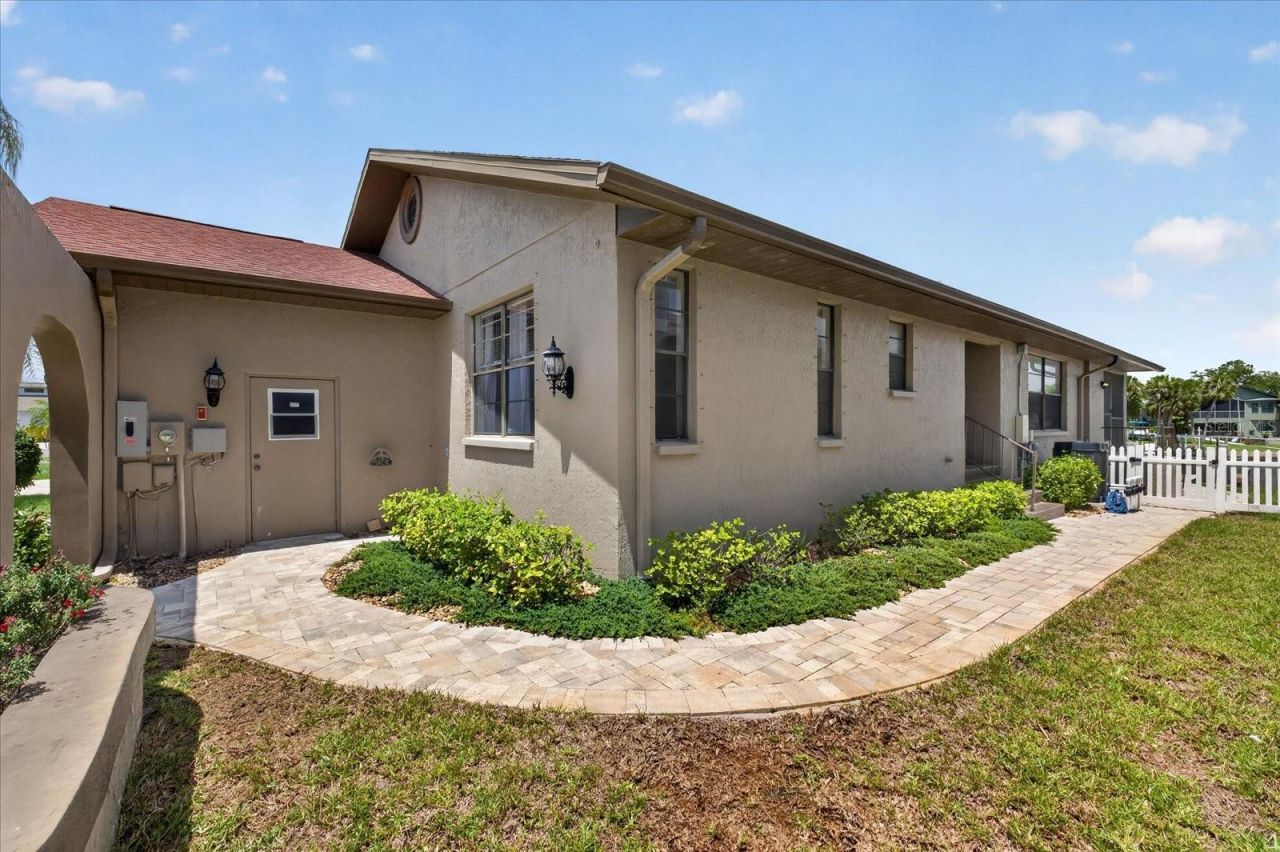 6236 Bayside Drive, New Port Richey, FL 34652 Photo