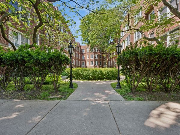 5470 S Woodlawn Avenue , Unit 1W, Chicago, IL 60615