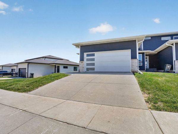 1204 Loren Drive, Cedar Falls, IA 50613