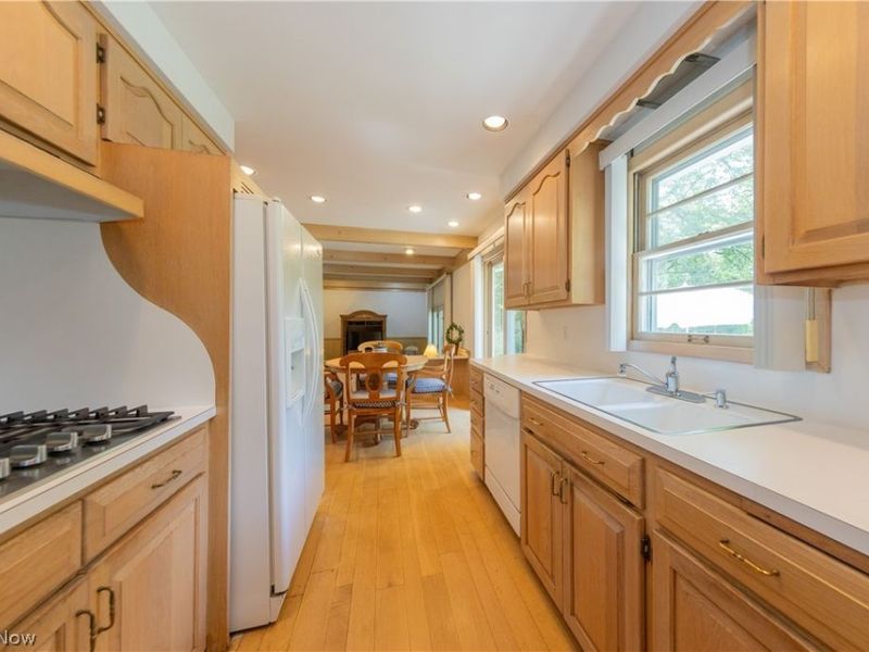 1750 Kenton Circle, Lyndhurst, OH 44124 Photo 10
