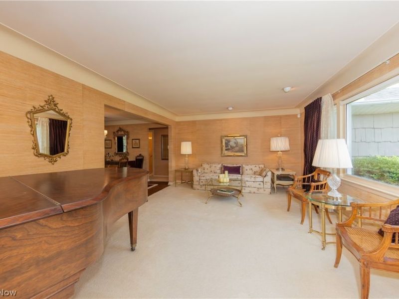 1750 Kenton Circle, Lyndhurst, OH 44124 Photo 2