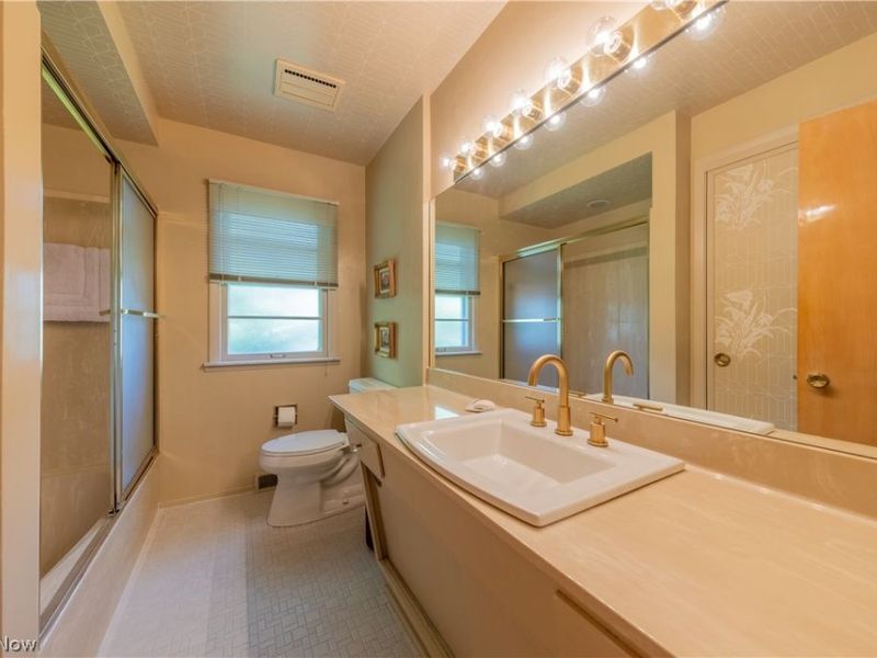 1750 Kenton Circle, Lyndhurst, OH 44124 Photo 27