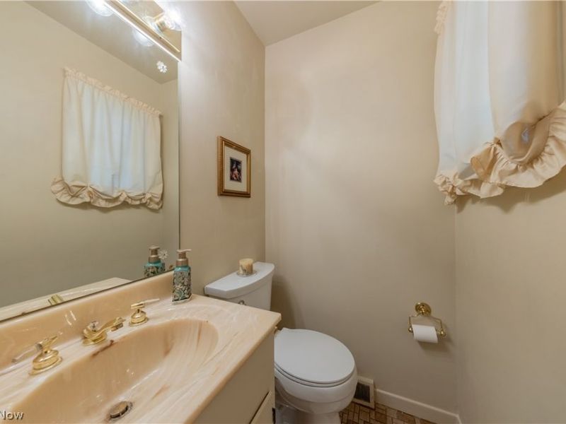 1750 Kenton Circle, Lyndhurst, OH 44124 Photo 29