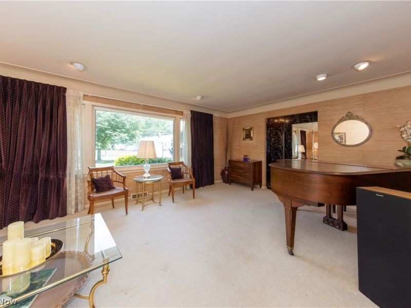 1750 Kenton Circle, Lyndhurst, OH 44124 Photo 5