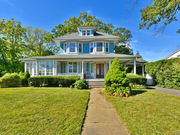 101 Wallace Street , Freeport, NY 11520