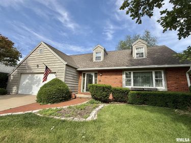 6708 N POST OAK Road, Peoria, IL 61615