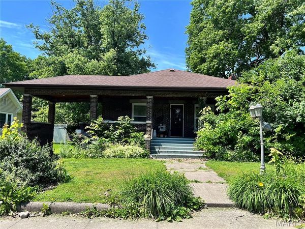 414 S Pine Street , Nokomis, IL 62075