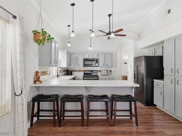 8121 Dolphin Landing Drive, Las Vegas, NV 89128