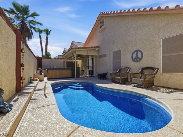 8121 Dolphin Landing Drive , Las Vegas, NV 89128