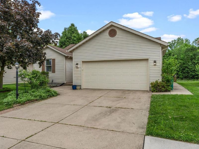 220 Mcdaniels Lane, Springboro, OH 45066 Photo 2