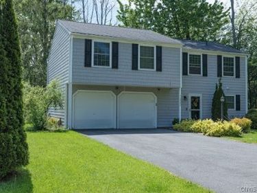 3082 Amberlea Lane, Baldwinsville, NY 13027
