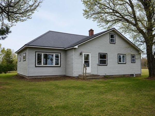 14710 Cemetery N, Ewen, MI 49925