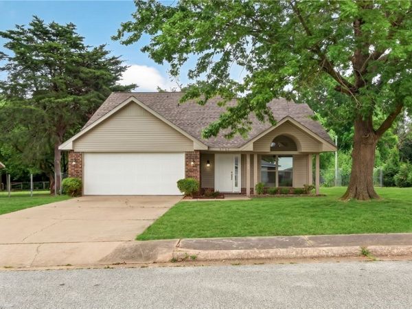 5765 Walden Street, Lowell, AR 72745
