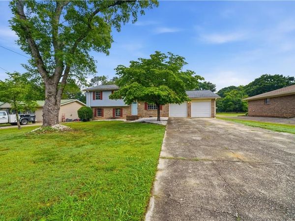 930 Cochise Trail SE, Conyers, GA 30094