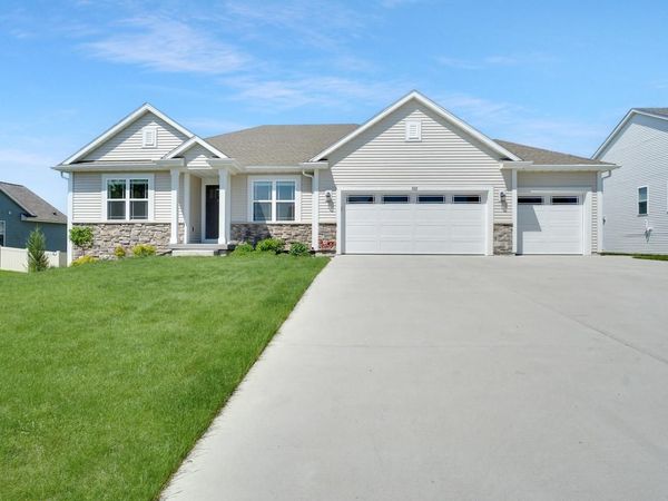 625 Mary WAY, Slinger, WI 53086