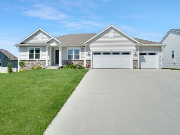 625 Mary Way, Slinger, WI 53086