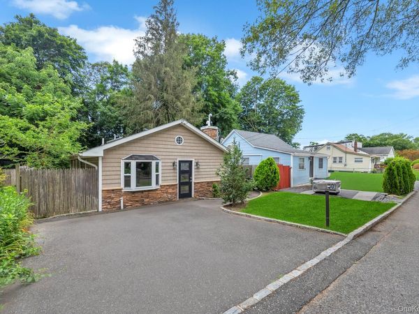 30 Harding Road , Ronkonkoma, NY 11779
