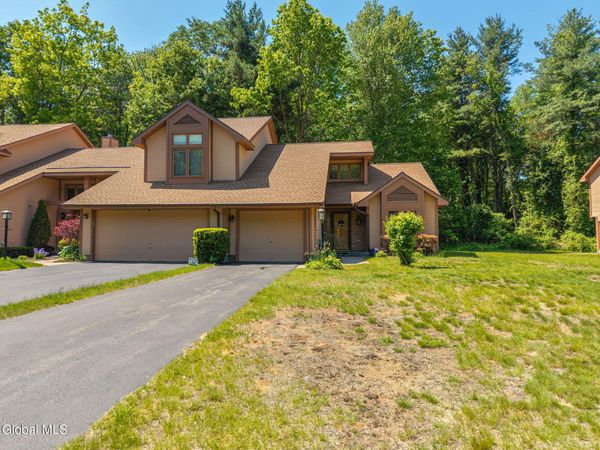 4034 Georgetown Square, Schenectady, NY 12303