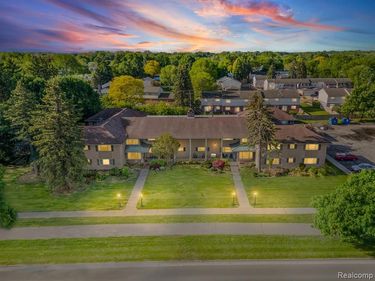 2245 Walton Boulevard, Rochester, MI 48309