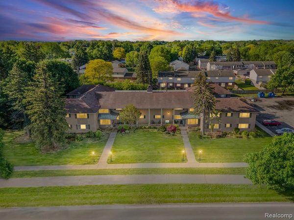 2245 Walton Boulevard, Rochester, MI 48309