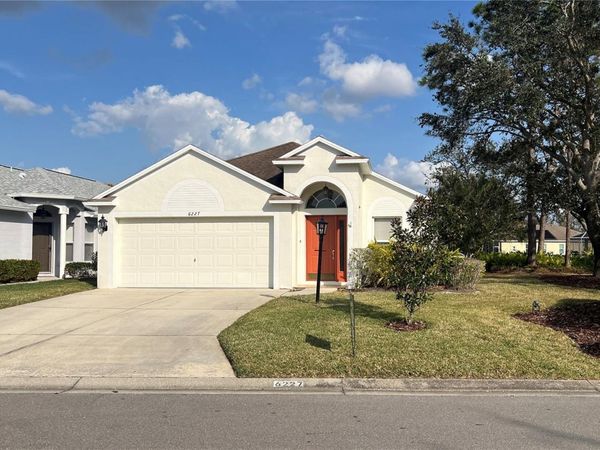 6227 YELLOWTOP DRIVE , LAKEWOOD RANCH, FL 34202