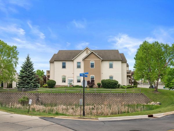 8614 S Stratford Rd, Oak Creek, WI 53154