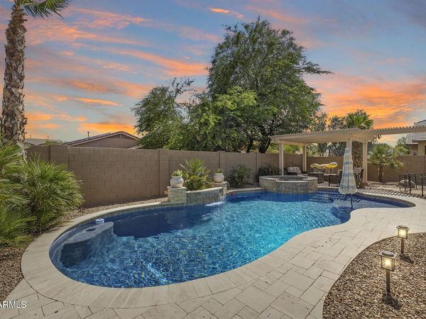 17327 W STRAIGHT ARROW Lane, Surprise, AZ 85387