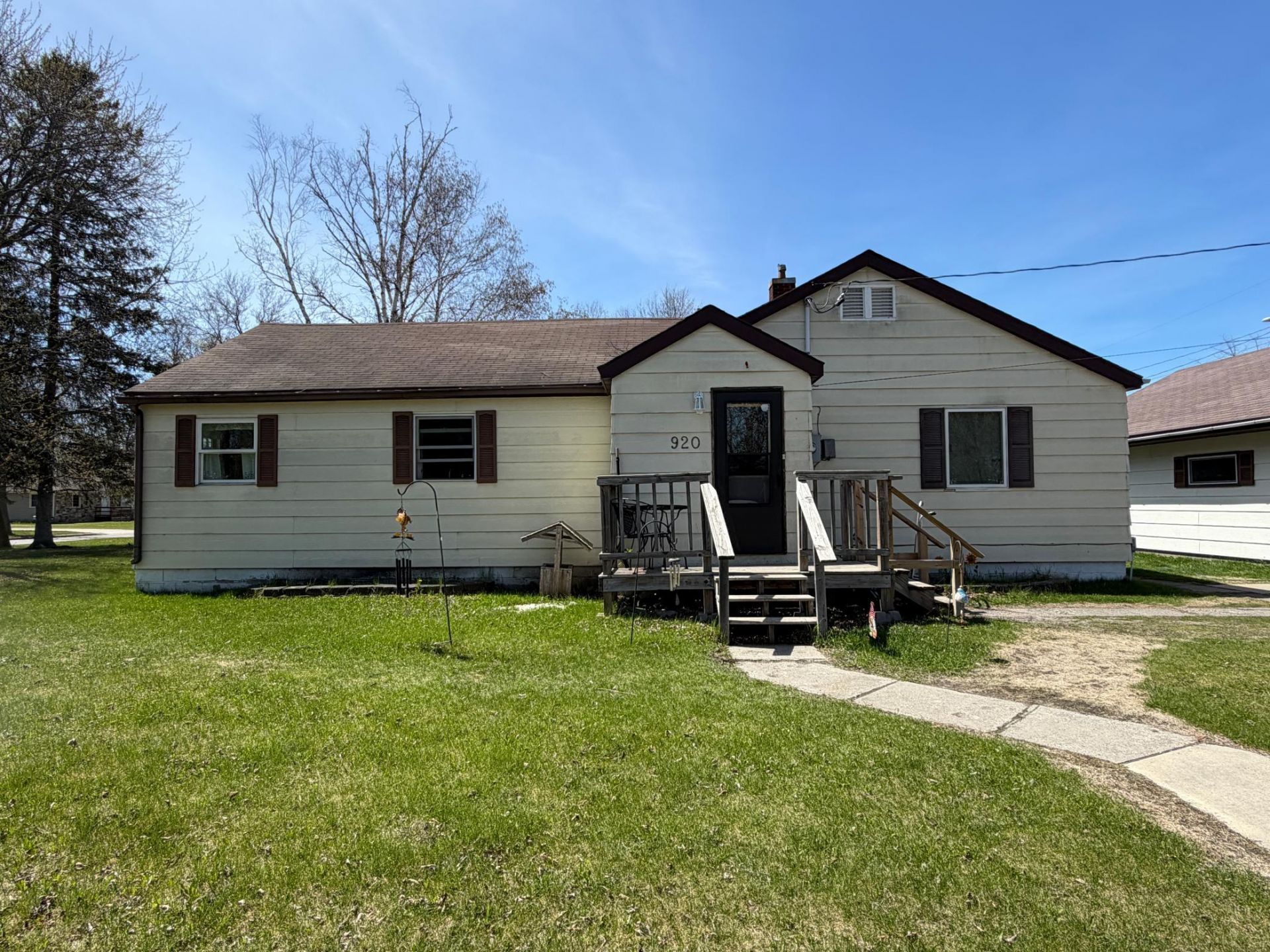 920 13th Avenue, International Falls, MN 56649 Main Photo