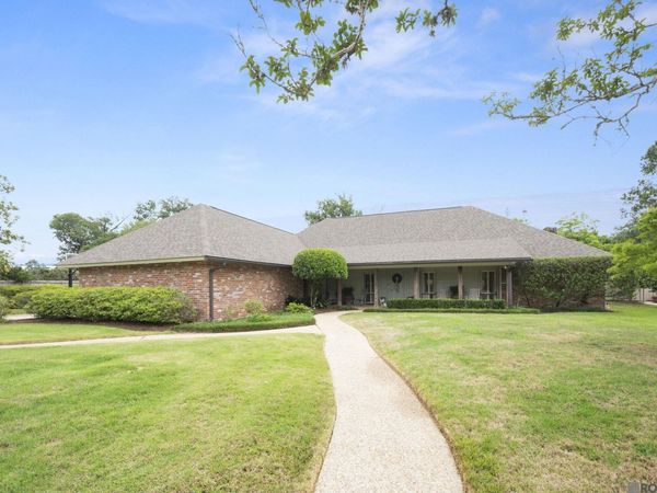 8792 W Fairway Dr, Baton Rouge, LA 70809