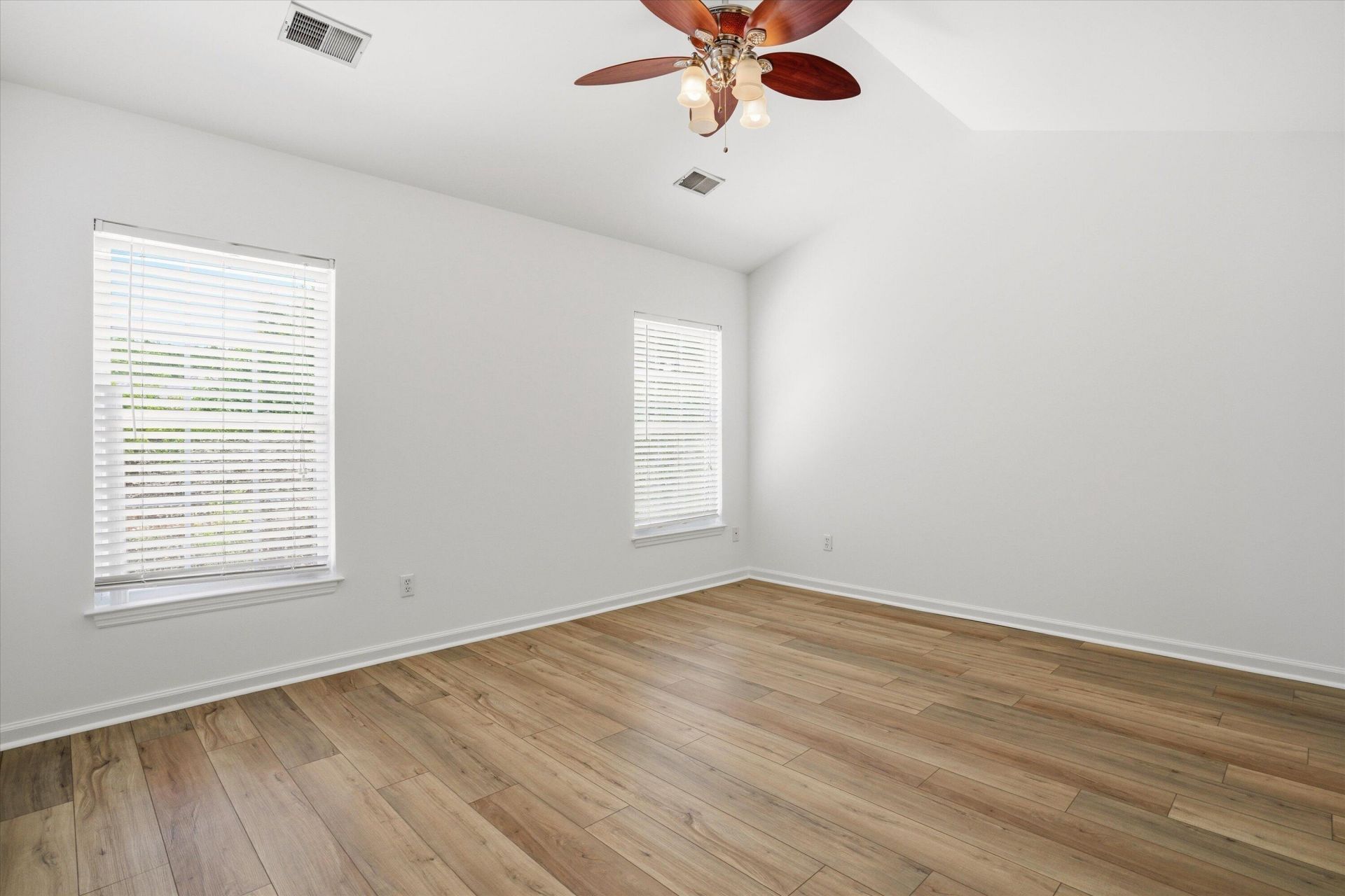 120 Towering Pine Drive Photo 18