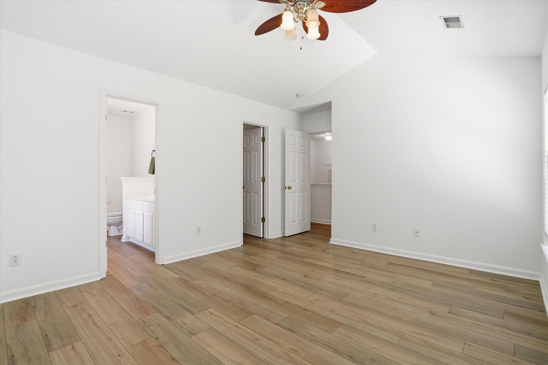 120 Towering Pine Drive Photo 19