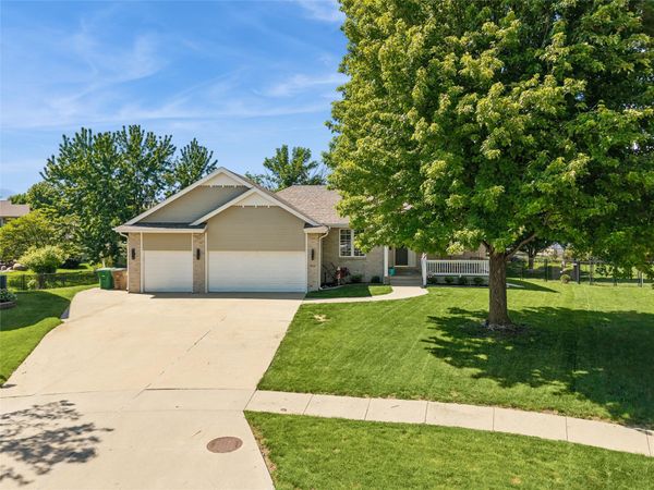 405 Plumwood Court SW, Altoona, IA 50009