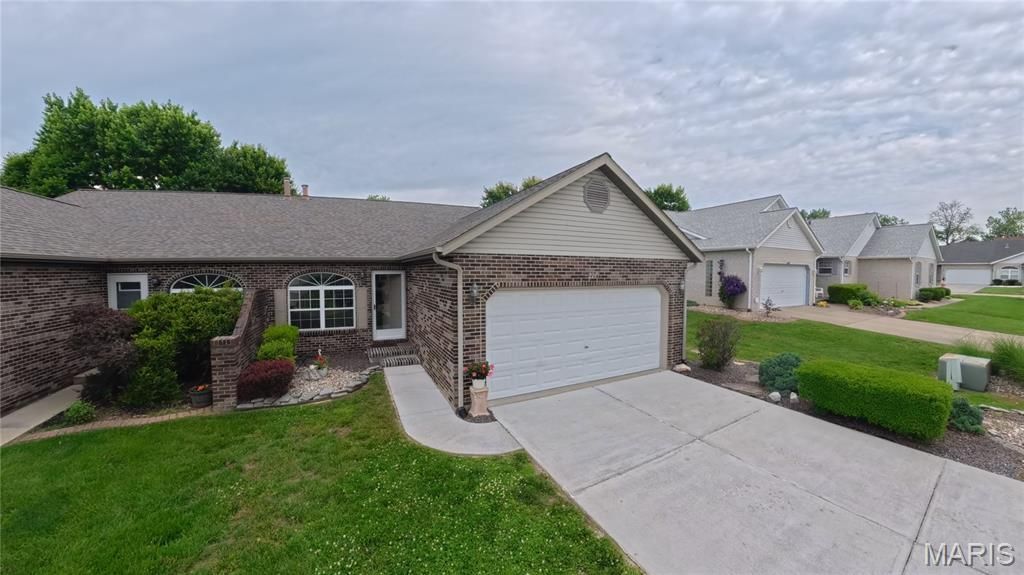 2285 Wellington Drive, Belleville, IL 62221 Main Photo
