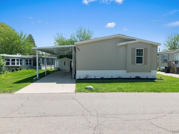 303 Toucan Street, Rochester Hills, MI 48309