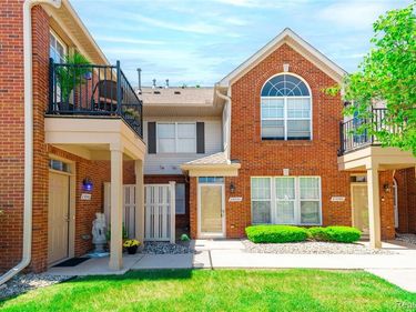 23030 Williamsburg Circle, Woodhaven, MI 48183