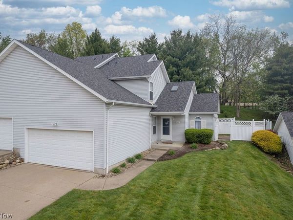 566 Hilltop Terrace , Tallmadge, OH 44278