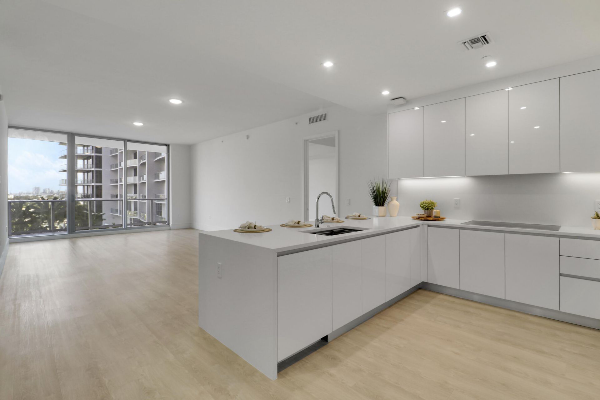 220 Lake Shore Drive, Unit 815, Lake Park, FL 33403 Photo