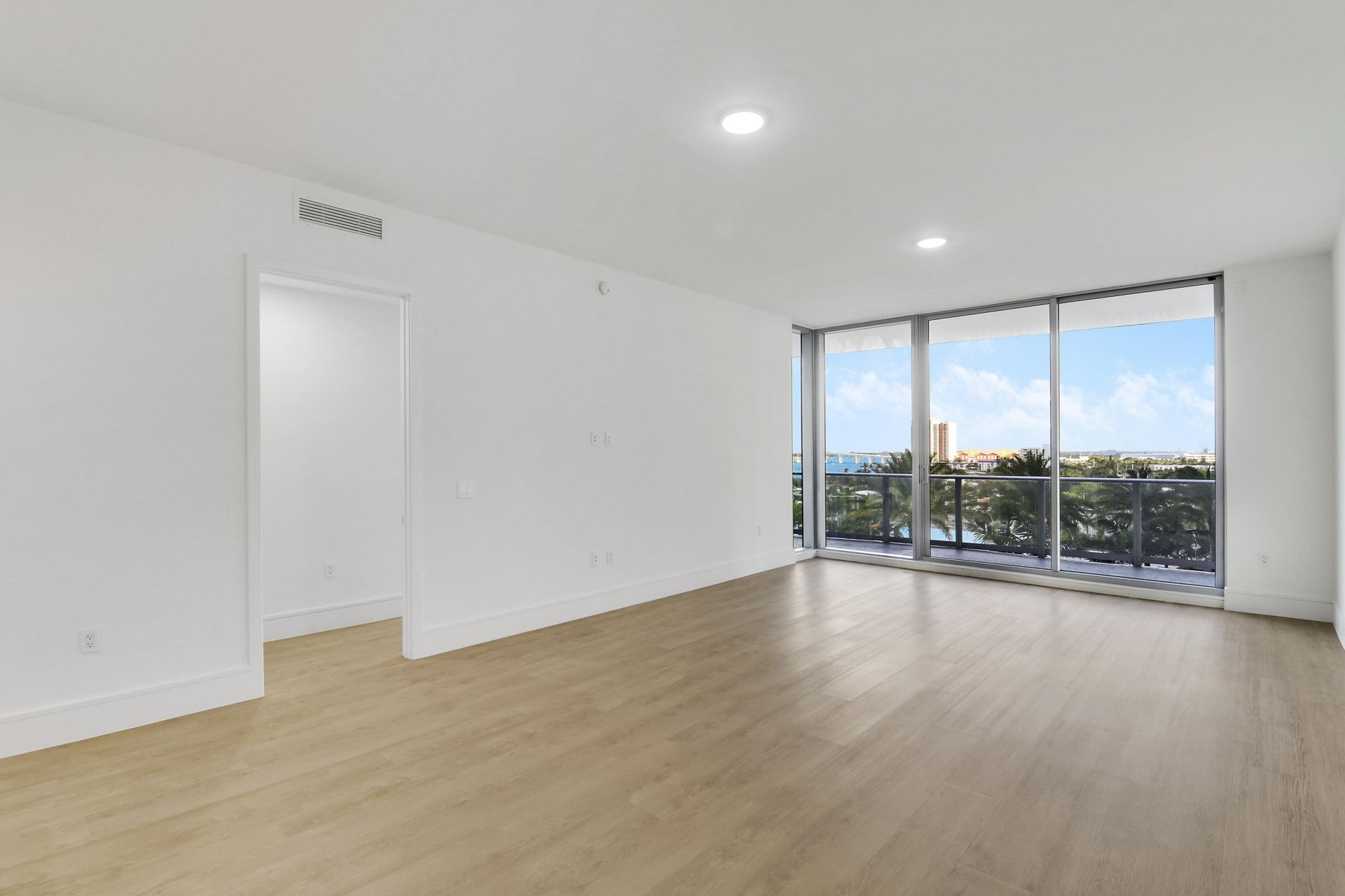 220 Lake Shore Drive, Unit 815, Lake Park, FL 33403 Photo