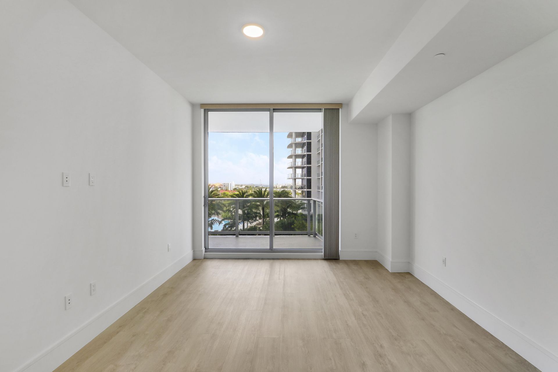 220 Lake Shore Drive, Unit 815, Lake Park, FL 33403 Photo